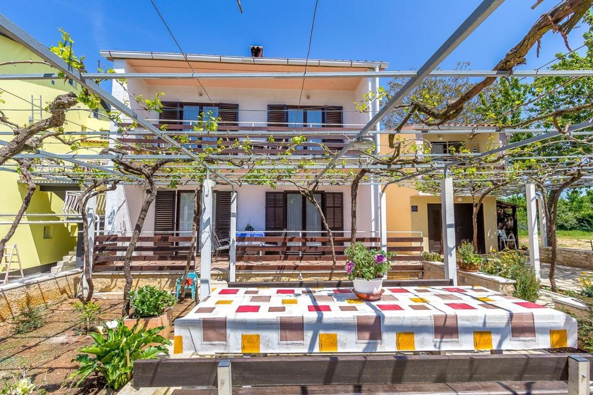 Apartments Dragica Valbandon Exterior photo